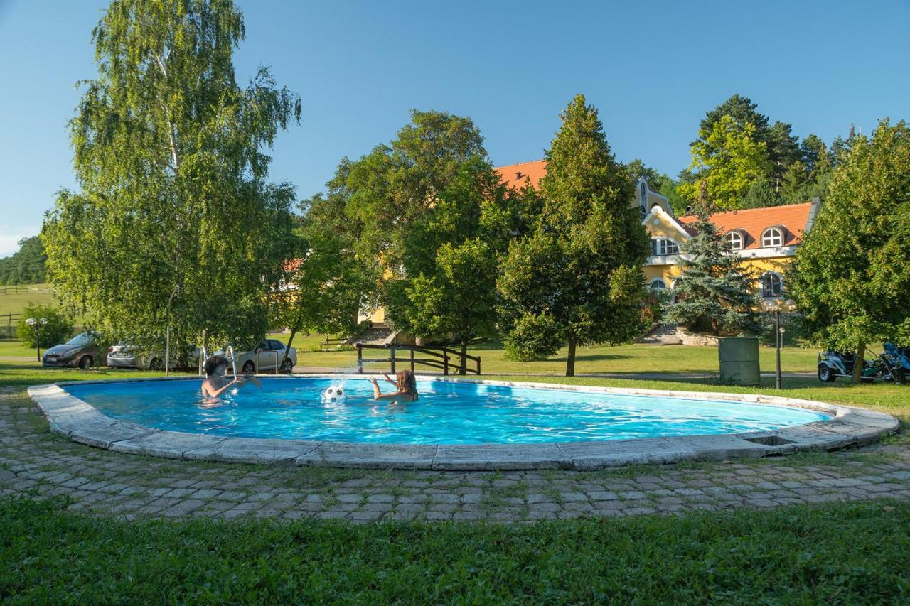 Cseri Kastelyszallo Totvazsony Exterior photo