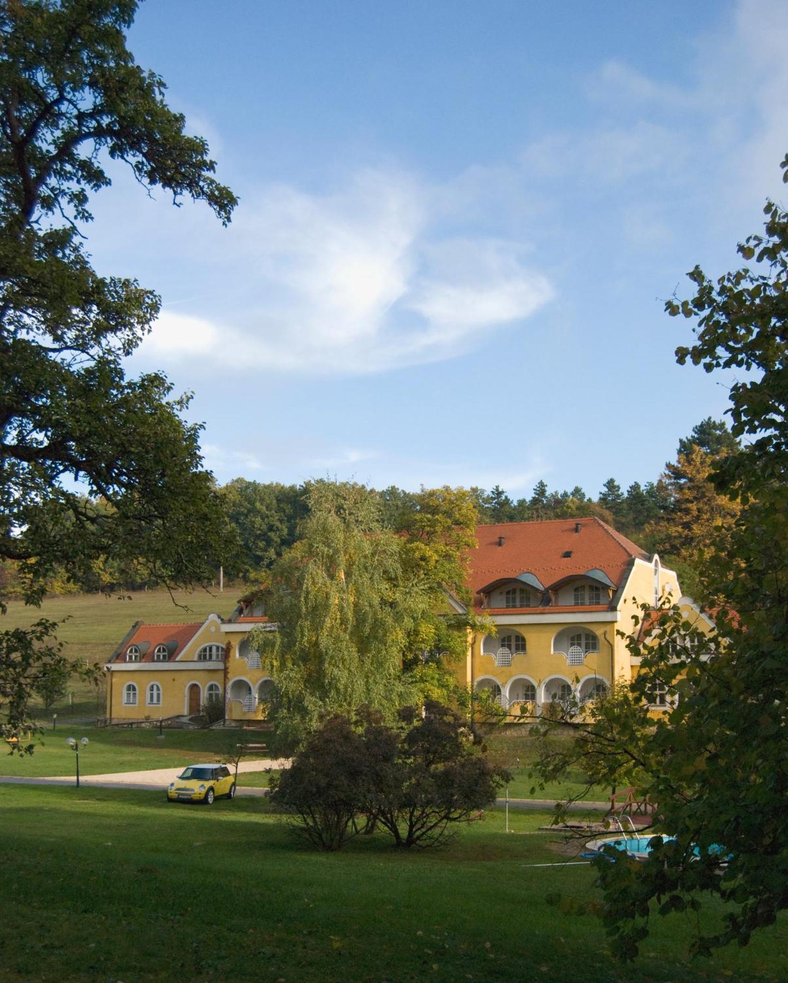 Cseri Kastelyszallo Totvazsony Exterior photo